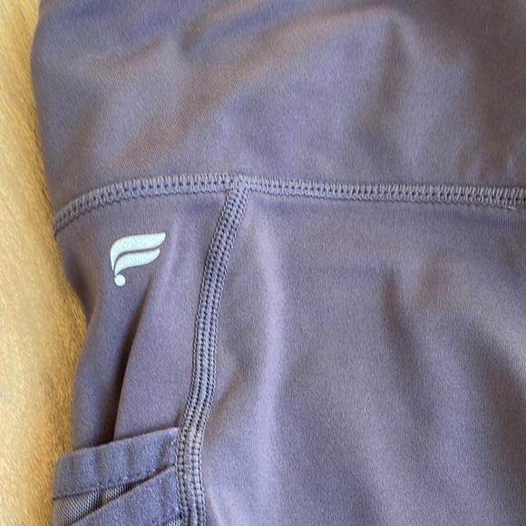 Fabletics 7/8 Leggings with Side Pockets, Lavender XS - Picture 6 of 7